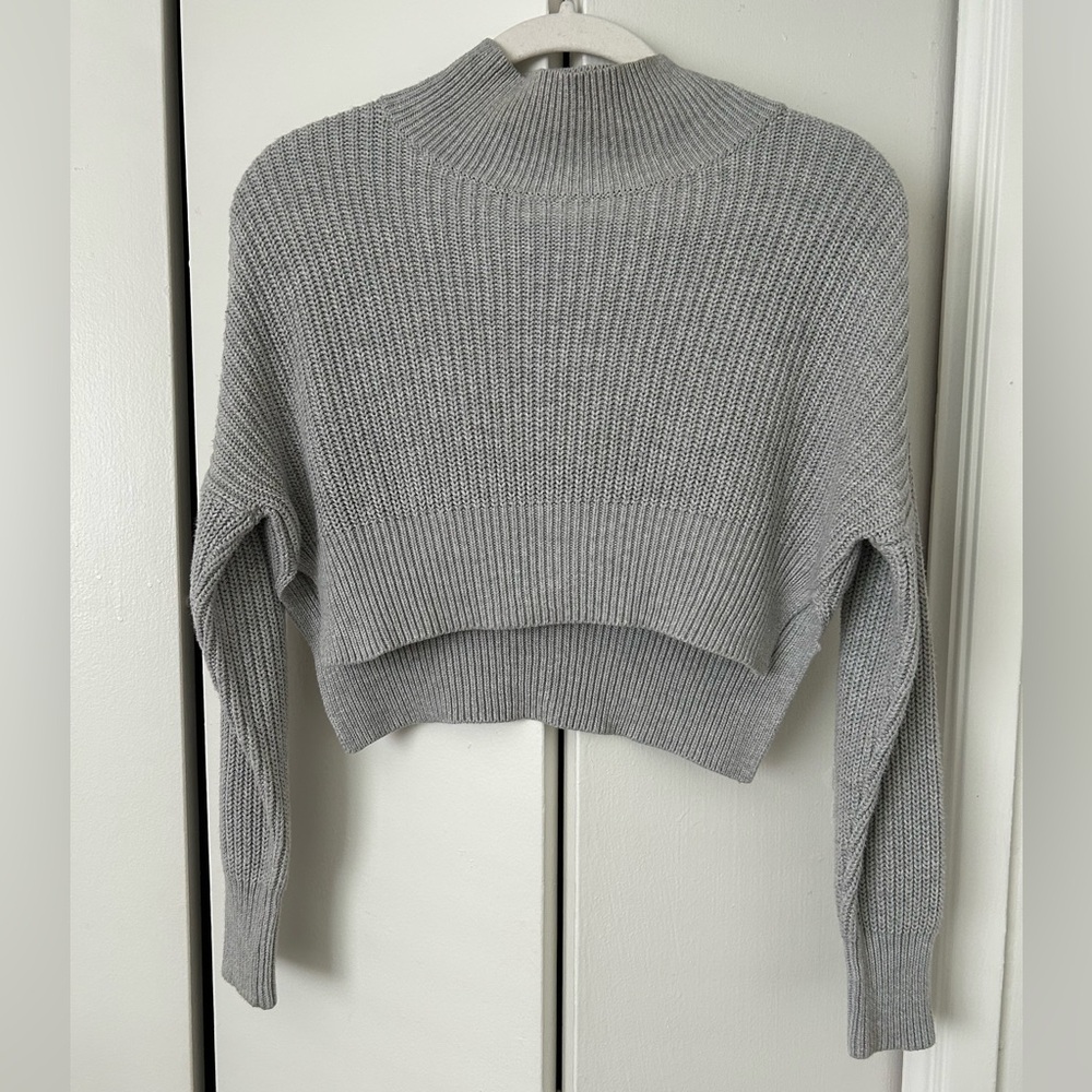 Silence and Noise Cropped Grey Sweater XS